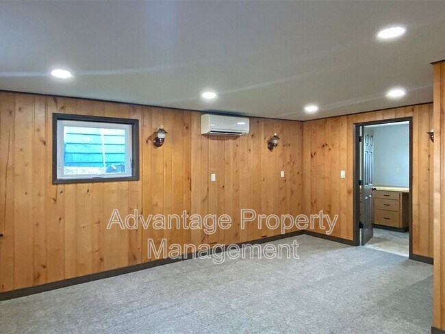 Building Photo - 1410 SE Powell Way