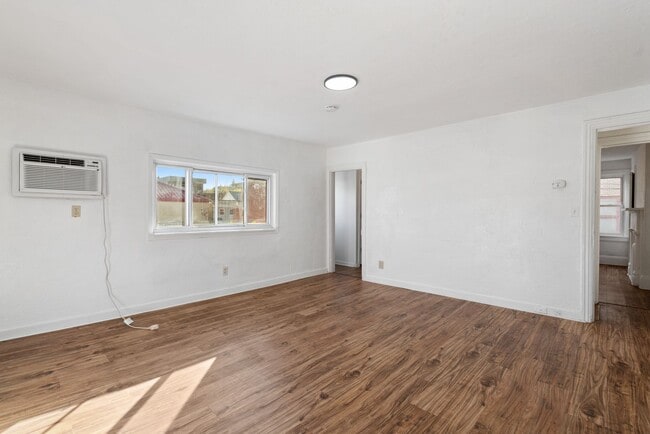 Building Photo - MOVE IN SPECIAL! SCORE HALF OFF 1ST MONTH'...