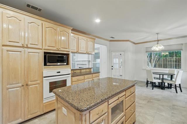 Building Photo - 2413 Oak Brook Dr