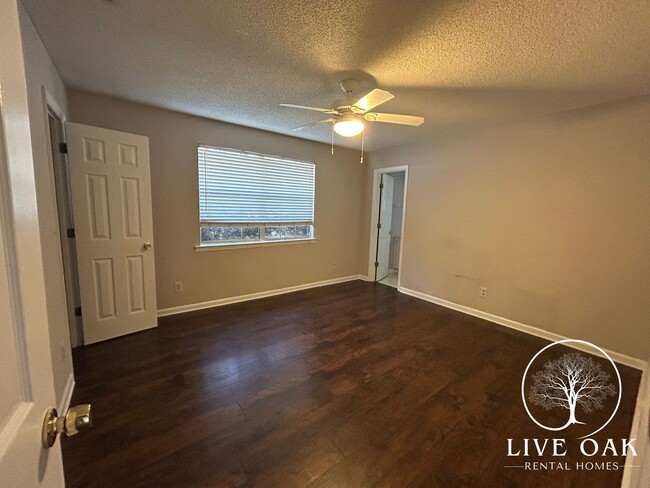 Building Photo - MOVE IN SPECIAL: $500 OFF 1ST MONTH'S RENT!**