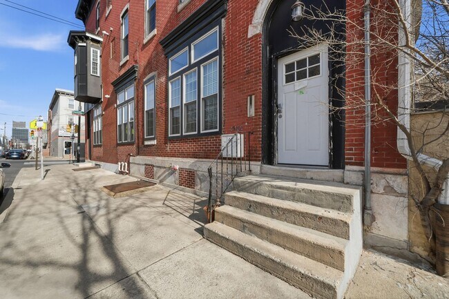 Building Photo - 1942