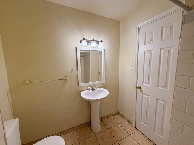 Building Photo - 9625 Shiloh Dr