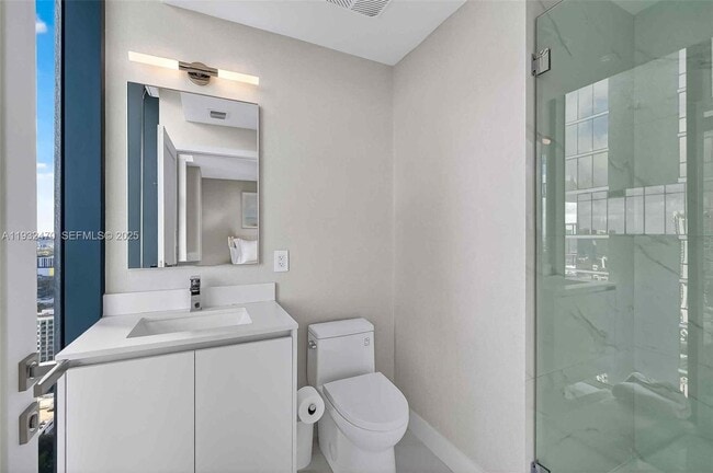 Building Photo - 700 NE 24th St