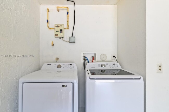 Building Photo - 2663 SW 187th Ave