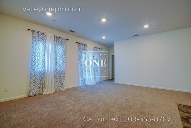 Building Photo - 644 Cheshire Dr