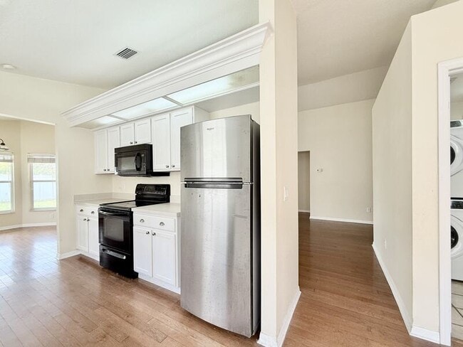 Building Photo - 27519 Sky Lake Cir
