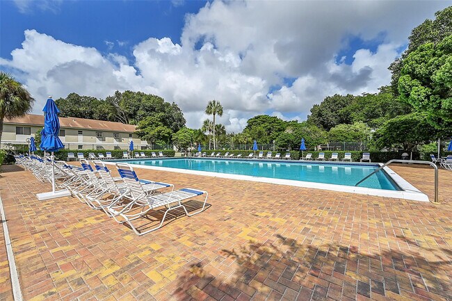 Building Photo - 719 Gardens Dr