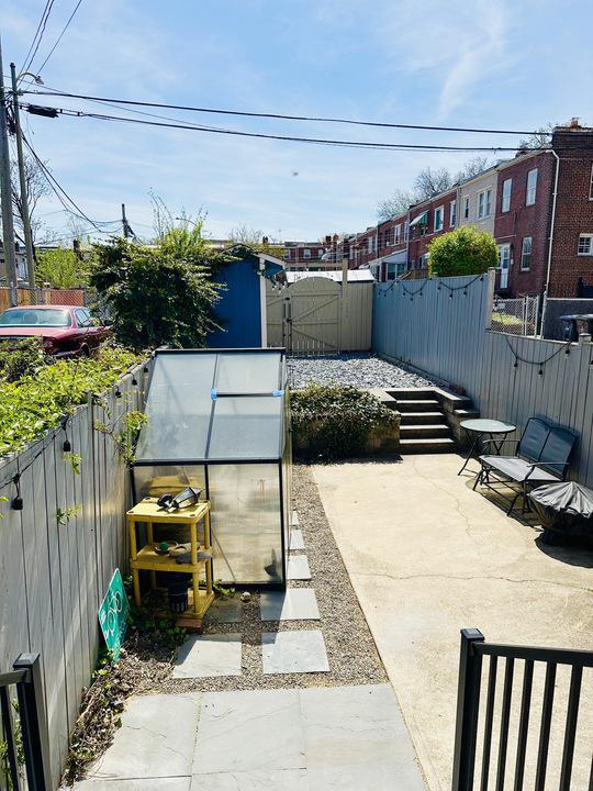 Building Photo - 1911 D St NE