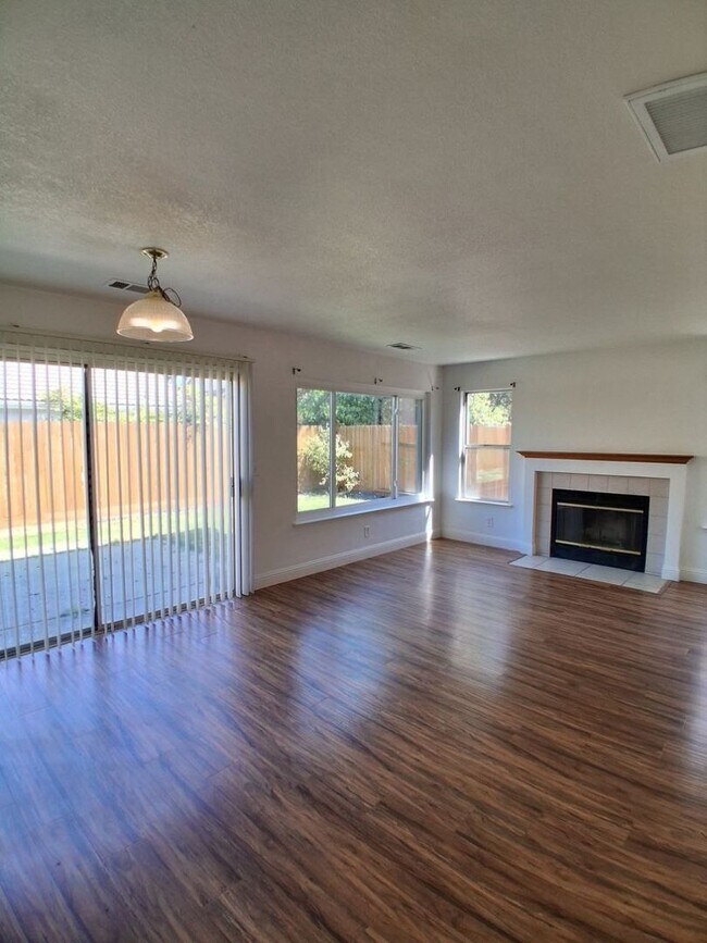 Building Photo - 277 W El Paso Ave