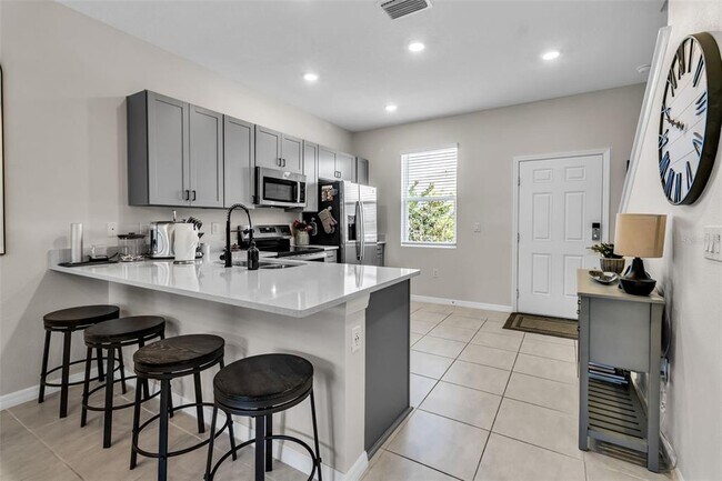 Building Photo - 8897 Daybreak St