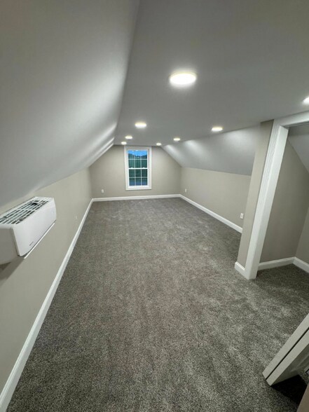 Building Photo - 1 Private Residence Pvt