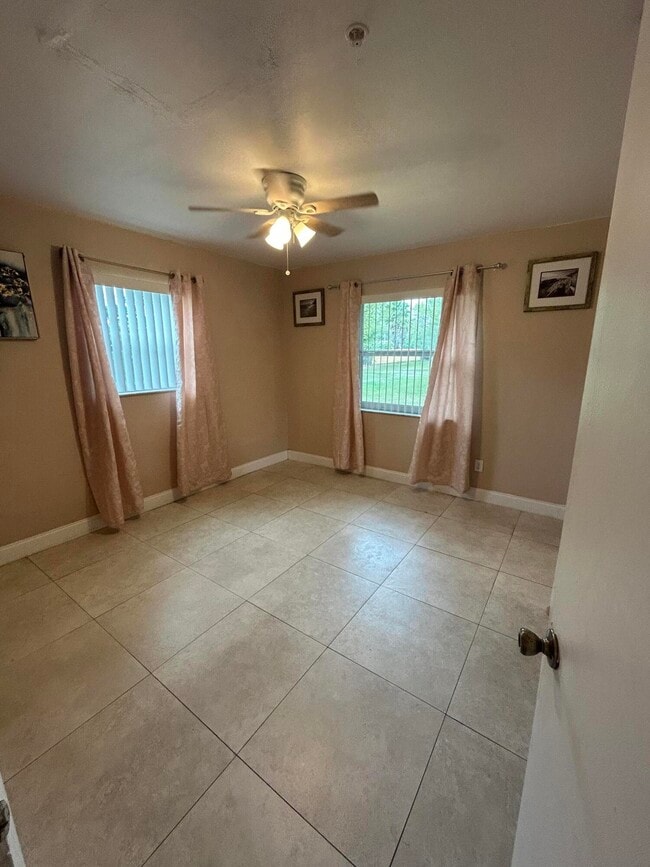 Building Photo - 3045 Jackson Ave