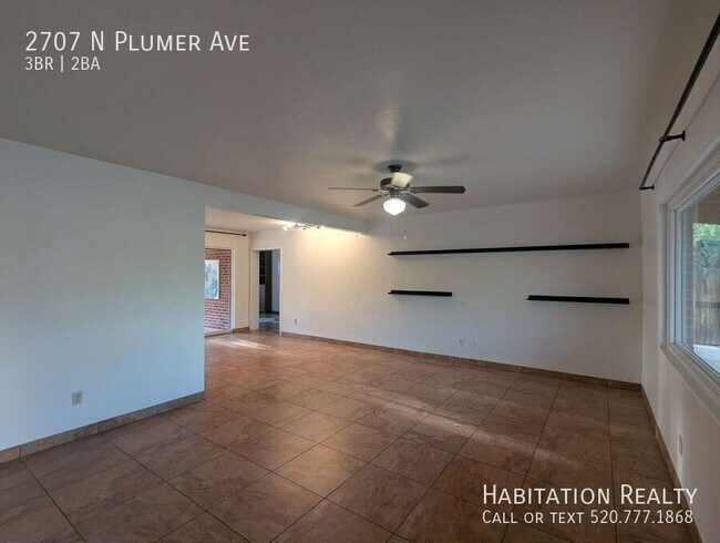 Building Photo - 2707 N Plumer Ave