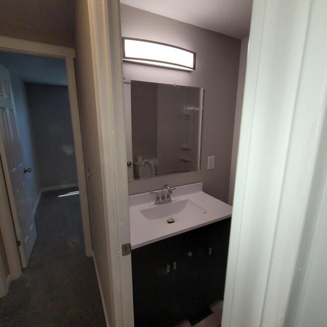 Building Photo - 804 Westbourne Ave