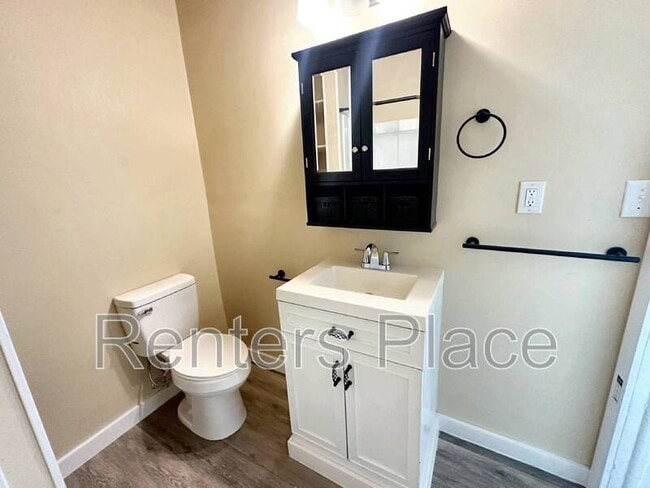 Building Photo - 201 S Ora St