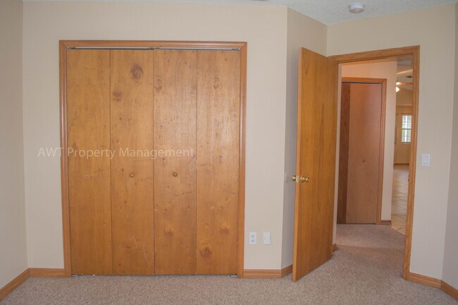 Building Photo - 14 Wood Amber Ln