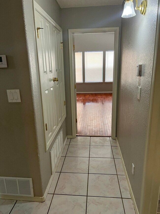 Building Photo - 12628 Setting Sun Dr