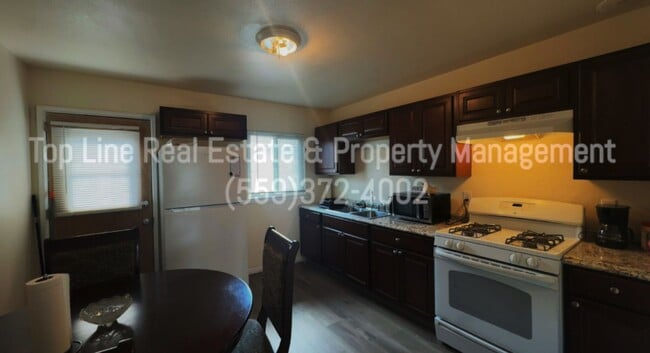 Building Photo - Spacious and well-located duplex in the he...