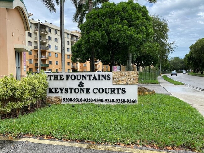 Building Photo - 9320 Fontainebleau Blvd