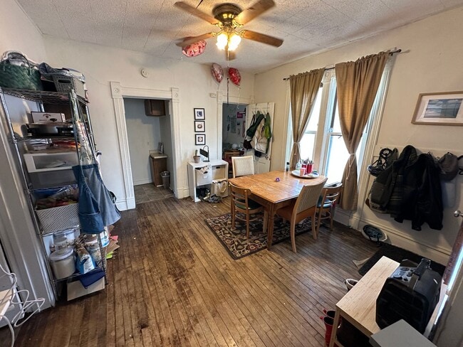 Building Photo - 924 Drake St