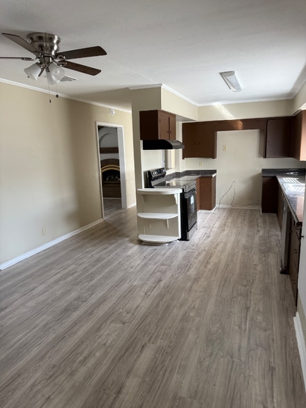 Building Photo - 212 Skyline Dr