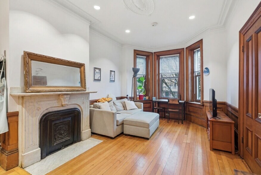 Building Photo - 1609 Tremont St