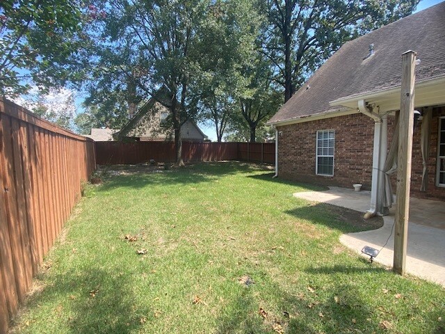 Building Photo - 601 Brown Dr