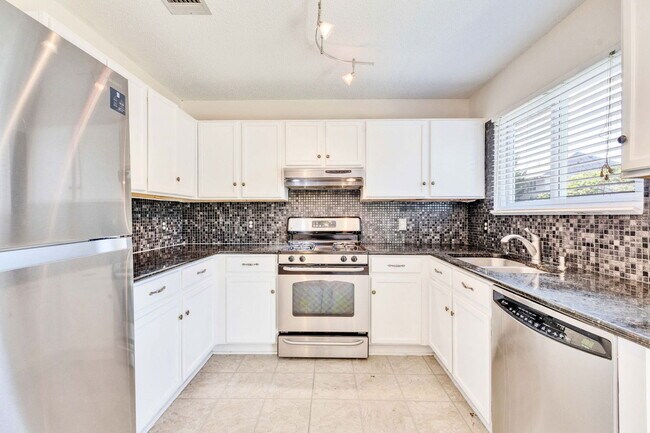 Building Photo - 3600 Cheyenne St