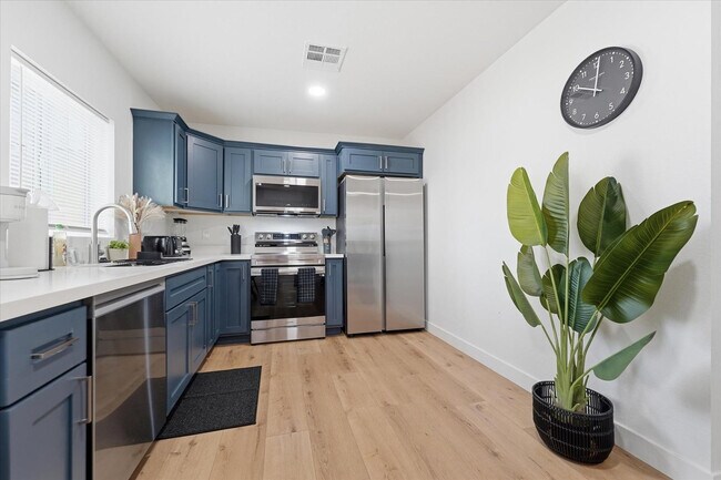 Building Photo - 1548 N Upland Cir