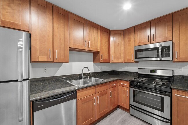 Building Photo - 925 W 30th St