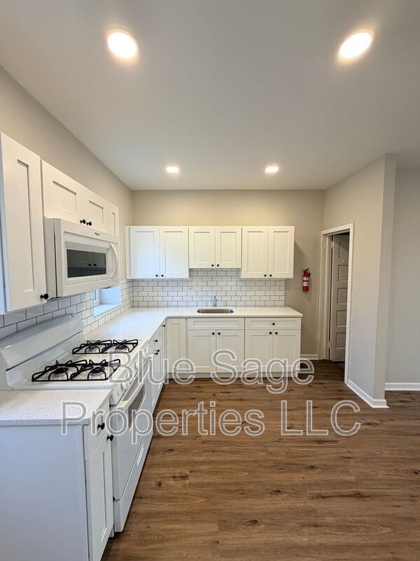 Building Photo - 413 E Baltimore Ave
