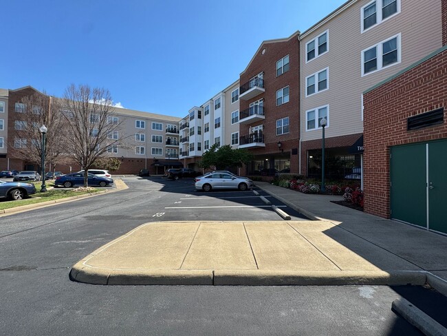 Building Photo - NEWPORT NEWS - STUNNING APARTMENT IN  THE POINT AT CITY CENTER