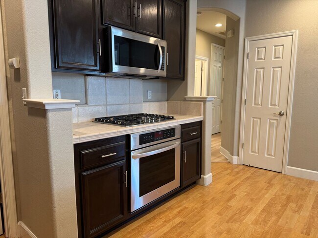 Building Photo - Charming single home in Roseville!