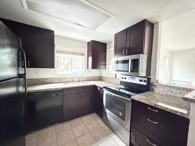 Building Photo - 207 Woodland Pkwy