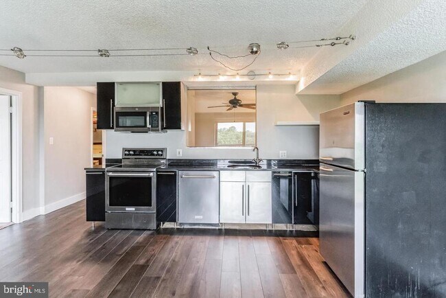 Primary Photo - 3800 Powell Ln