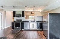 Building Photo - 3800 Powell Ln