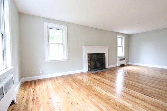 Building Photo - 66 Spruce St