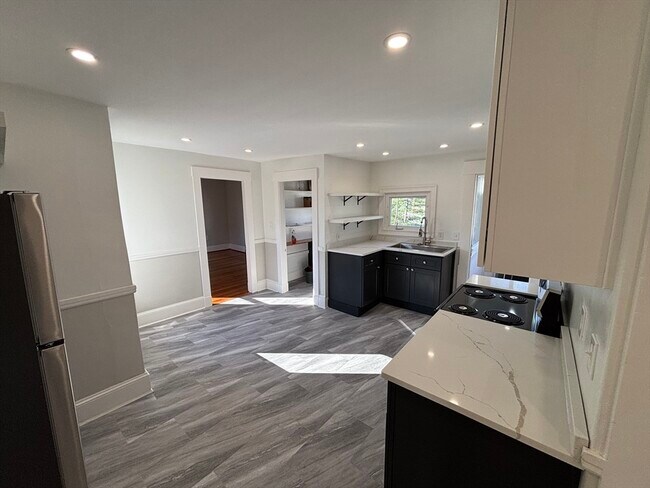 Building Photo - 240 Nahatan St