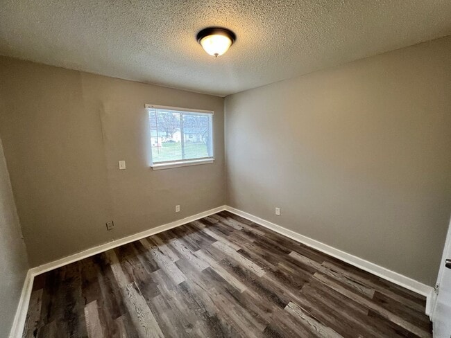 Building Photo - Grandview 2-Bed/1-Bath Duplex