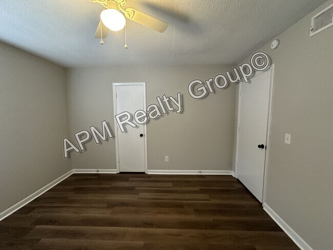 Building Photo - Cherry Hall Townhomes