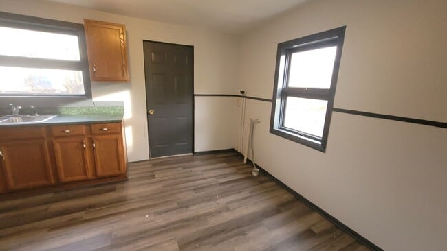 Building Photo - 217 Thompson St