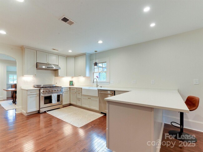 Building Photo - 508 Seldon Dr
