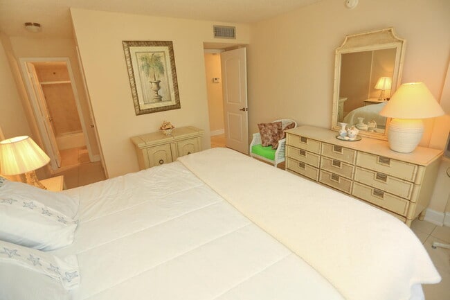 Building Photo - 1009 N Ocean Blvd