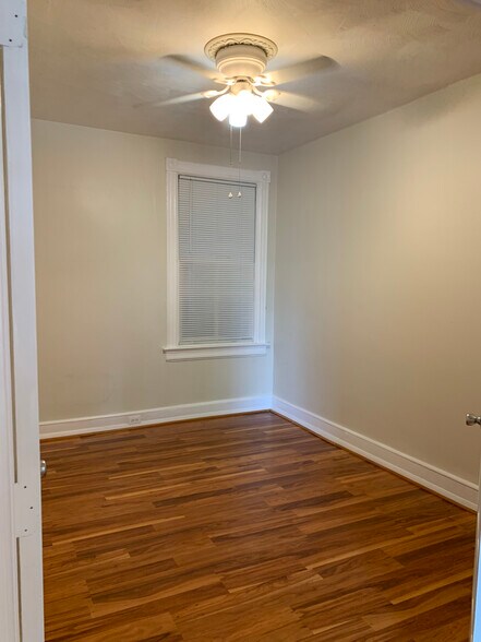 Building Photo - 527 9th St NE