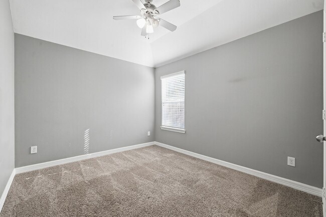 Building Photo - 1715 Round Oak Ln