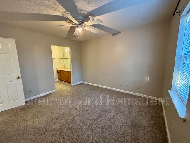 Building Photo - 406 Commons Dr