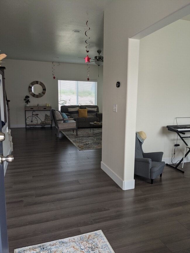 Building Photo - 4581 Flower Point