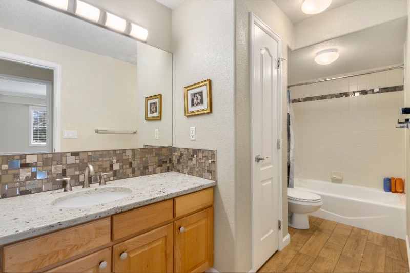 Building Photo - 4918 Valley Oak Dr