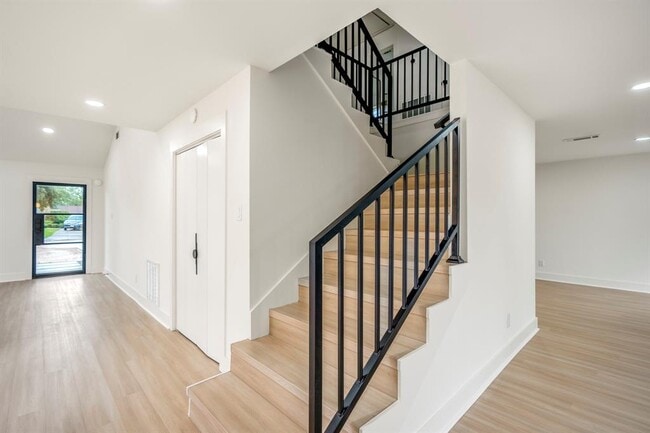 Building Photo - 17 Dowlen Pl