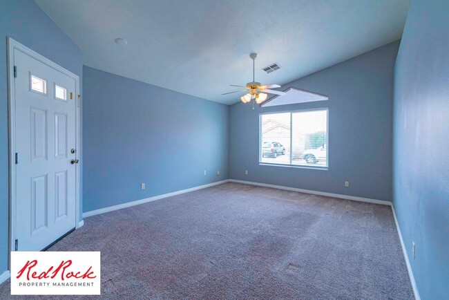 Building Photo - Dog Friendly - 3 Bedroom, 2 Bathroom Prope...